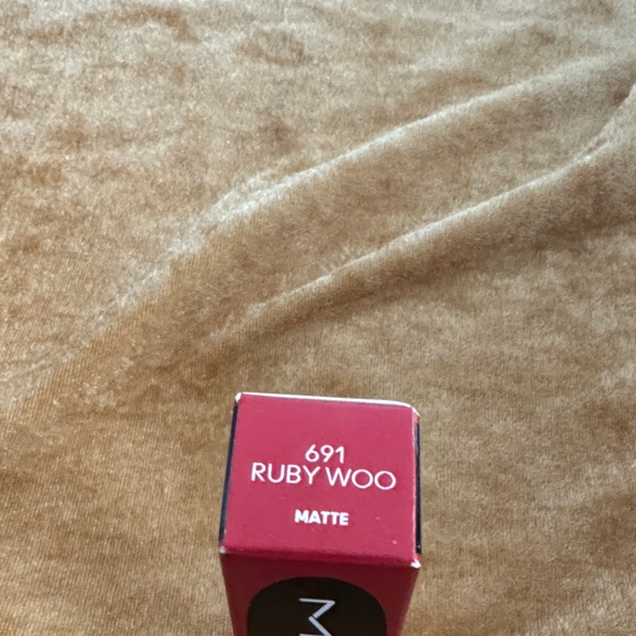 MAC Cosmetics Matte Lipstick - Ruby Woo - Picture 2 of 5